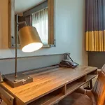 La Mirage Inn - Hollywood